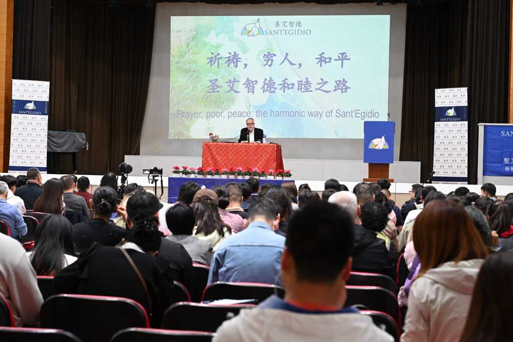 Andrea Riccardi in visita alla Comunità a Hong Kong, dove si è tenuto il convegno “Preghiera, Poveri, Pace: la via armonica di Sant’Egidio”